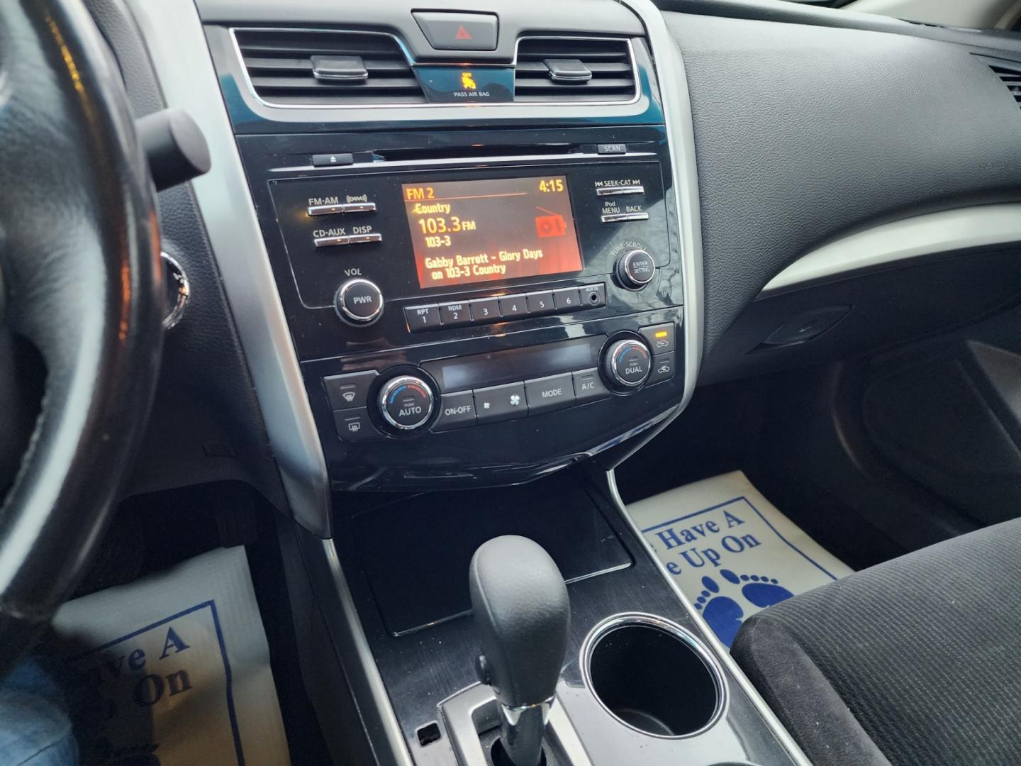 2013 BLACK /Black Nissan Altima 2.5 SV (1N4AL3AP2DC) with an 2.5L L4 DOHC 16V engine, Automatic transmission, located at 1221 Madison St., Shelbyville, TN, 37160, (931) 680-9439, 0.000000, 0.000000 - Photo#5